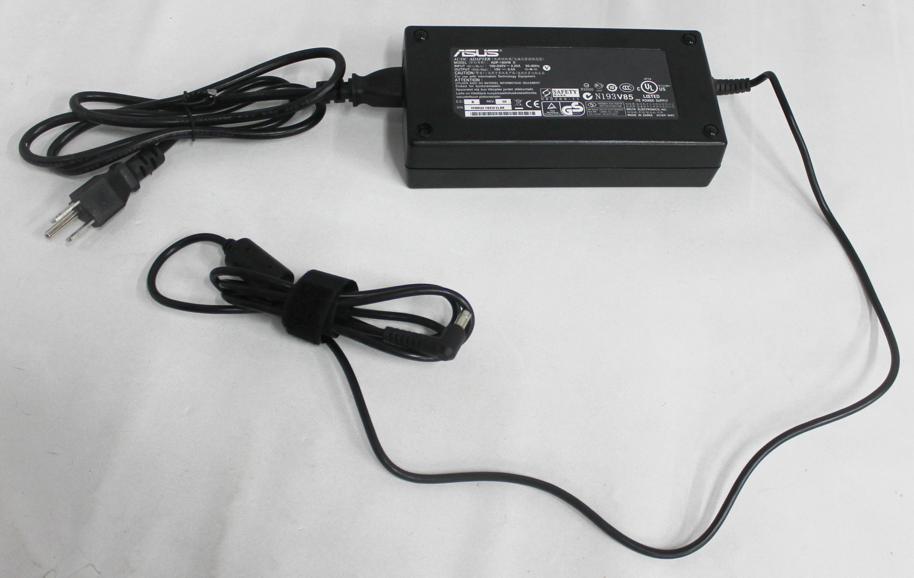 0A001-00260600, Asus Power Adapter 180W, 19.5V, 3-Pin, Black